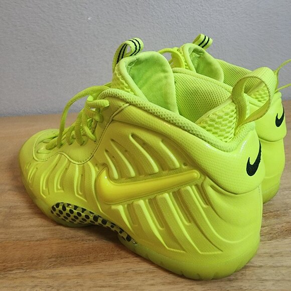 Nike Little Posite One Shoes Youth Size 7Y Volt Neon Yellow CW1593-707 - Picture 4 of 12